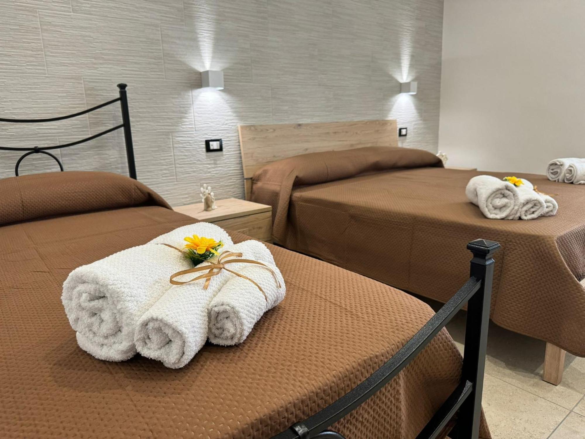 Casa Vacanze La Perla Rara Taranto Exterior foto