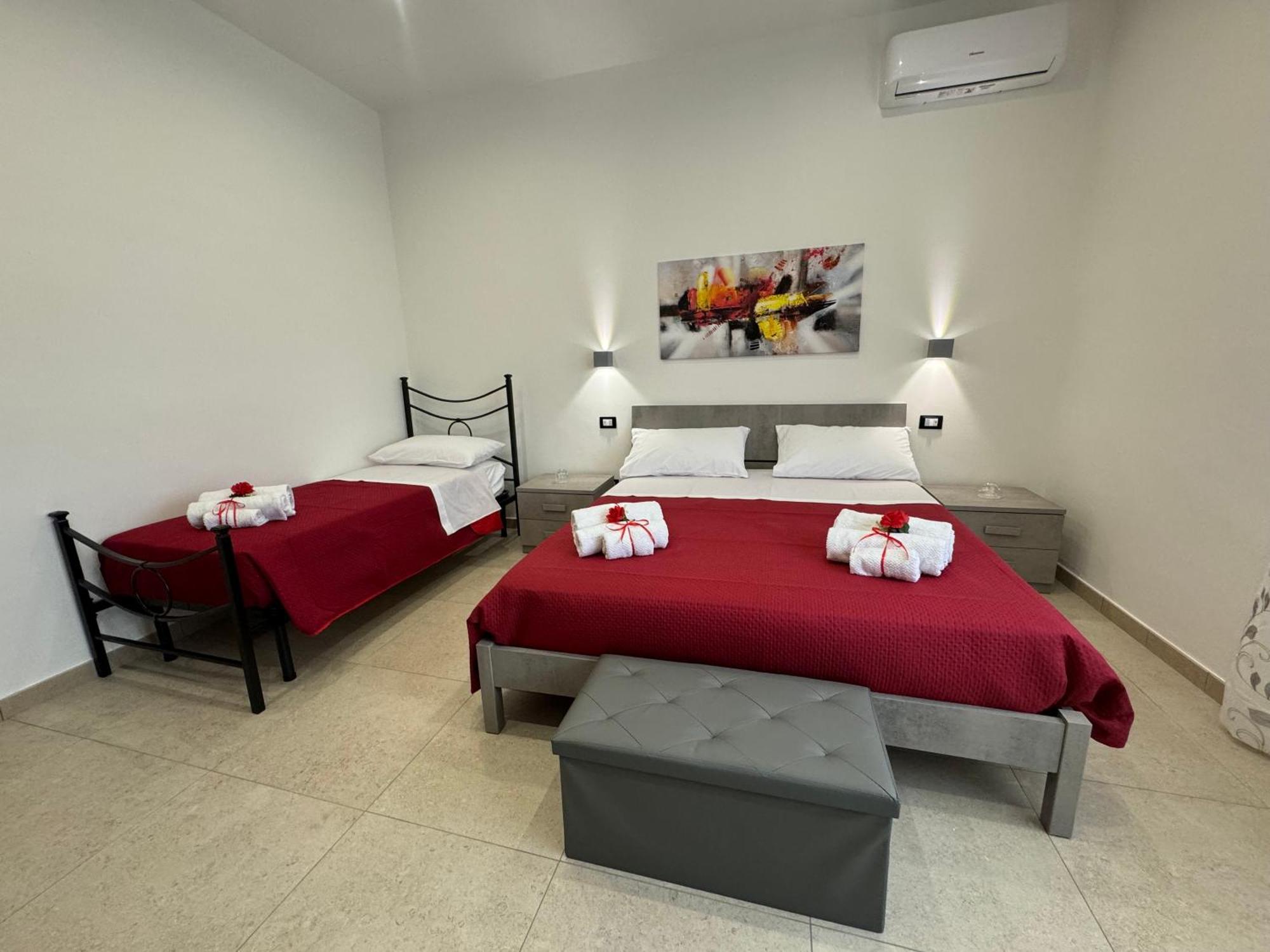 Casa Vacanze La Perla Rara Taranto Exterior foto